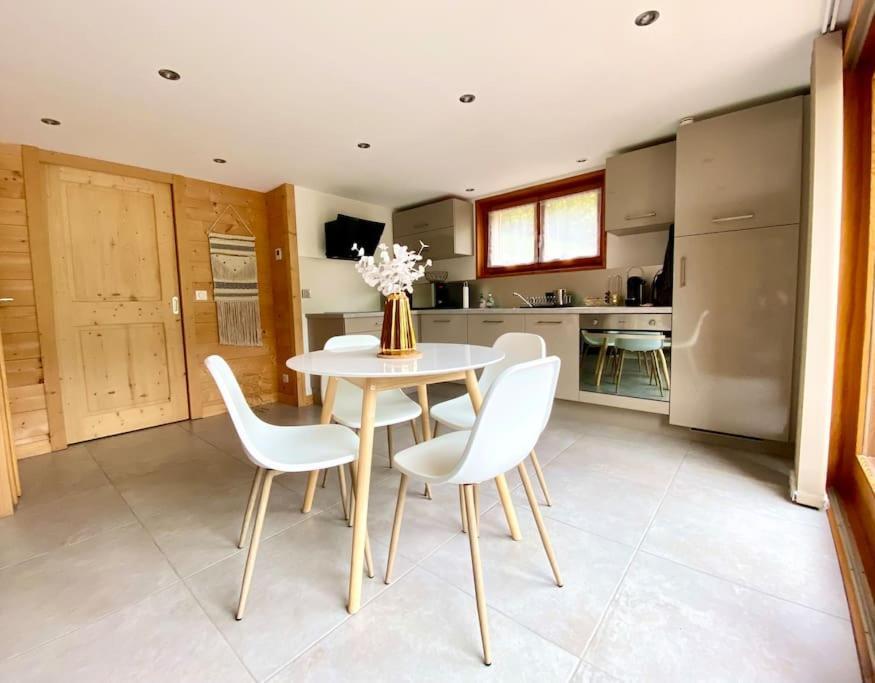 Androsace Appartement Dans Chalet Bois Avec Jacuzzi Privatif Terrasse Et Vue Montagne Les Villards-sur-Thônes Exteriér fotografie